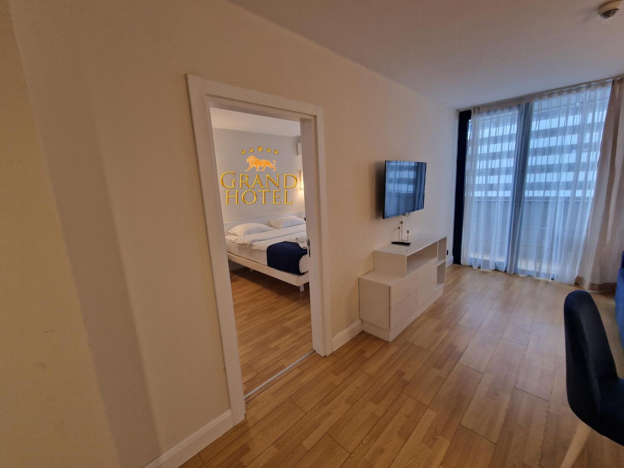 Grand Hotel ☆ Orbi City Батуми Екстериор снимка