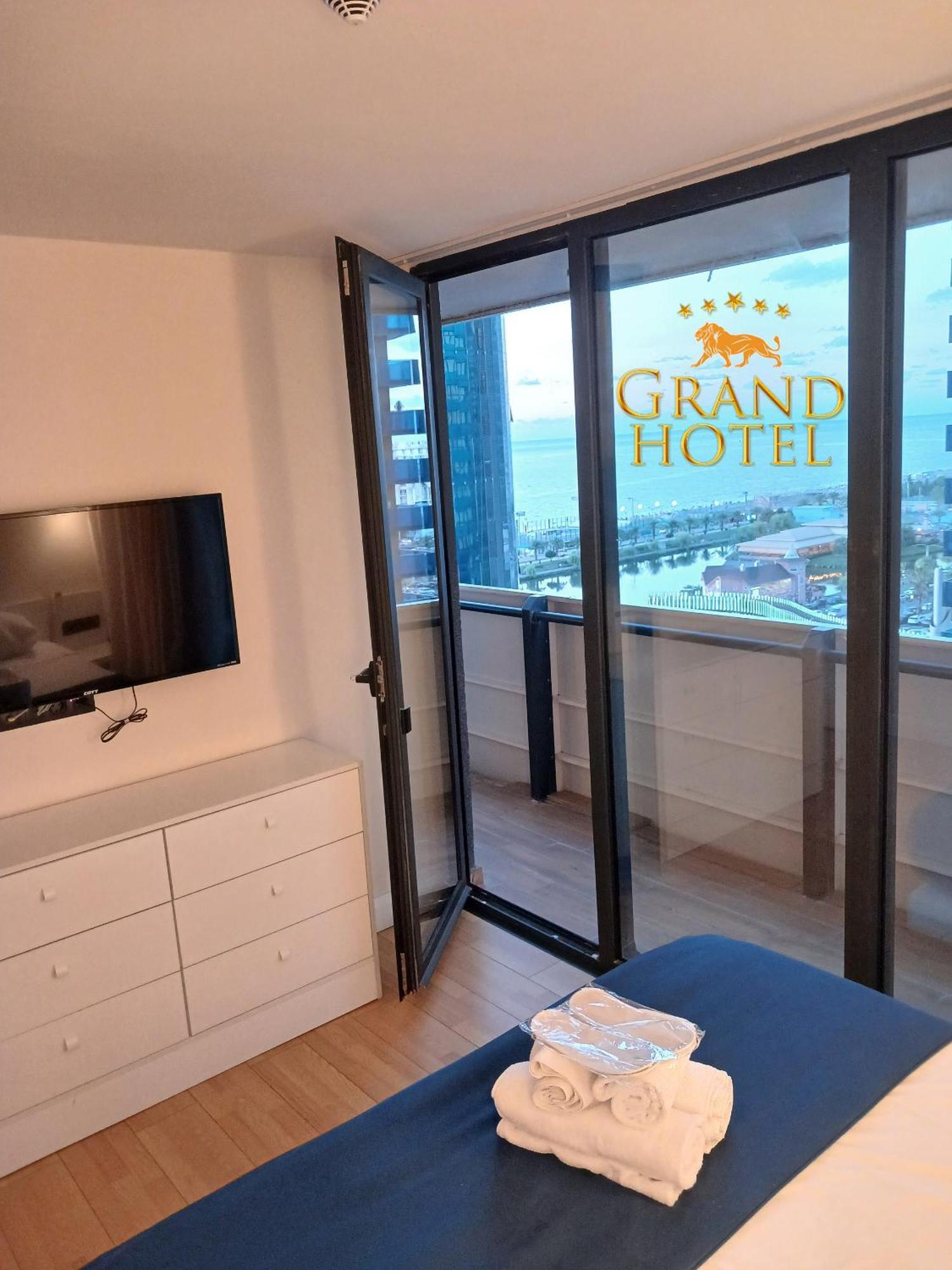 Grand Hotel ☆ Orbi City Батуми Екстериор снимка
